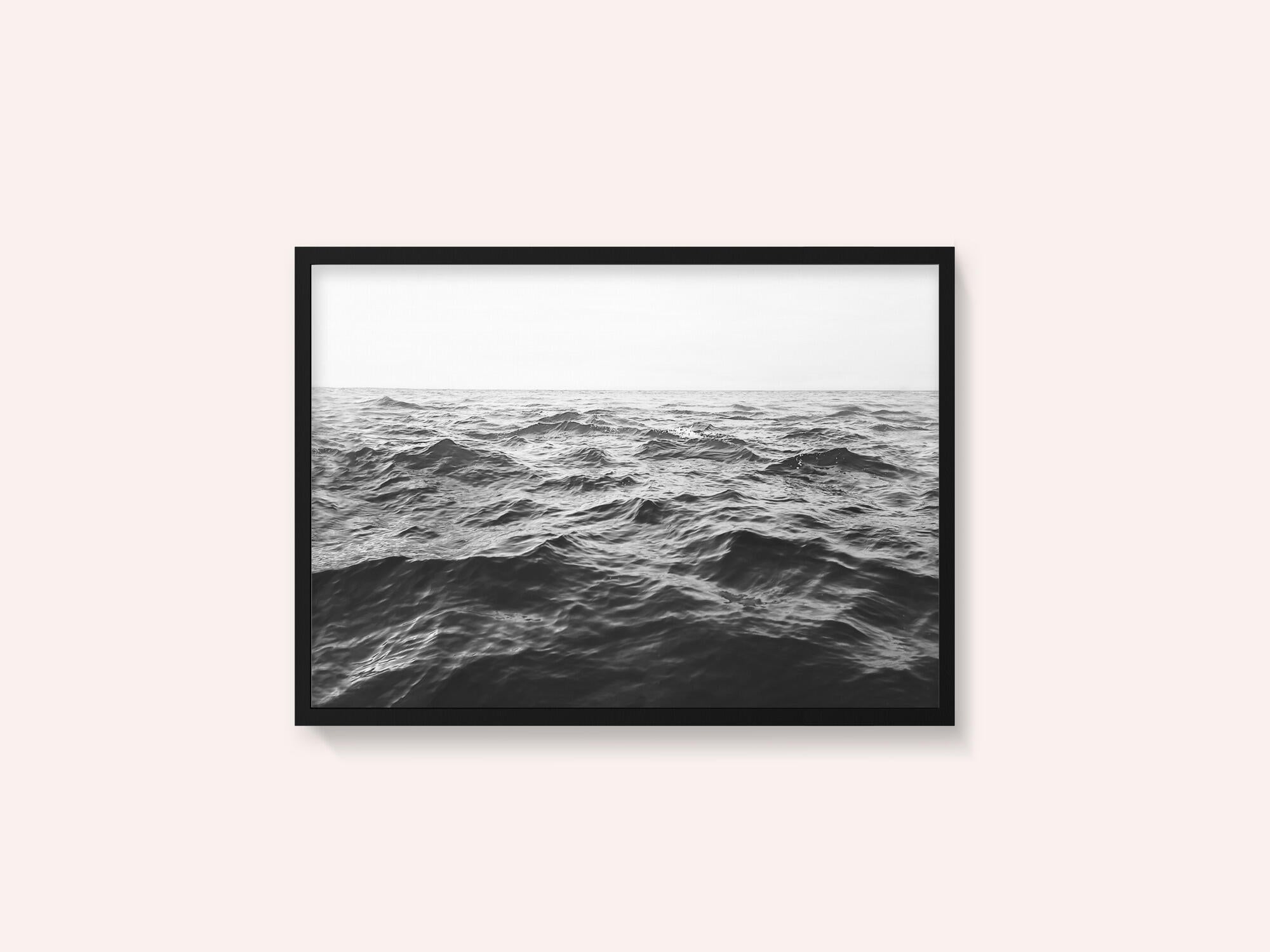 Wavy Horizon BW