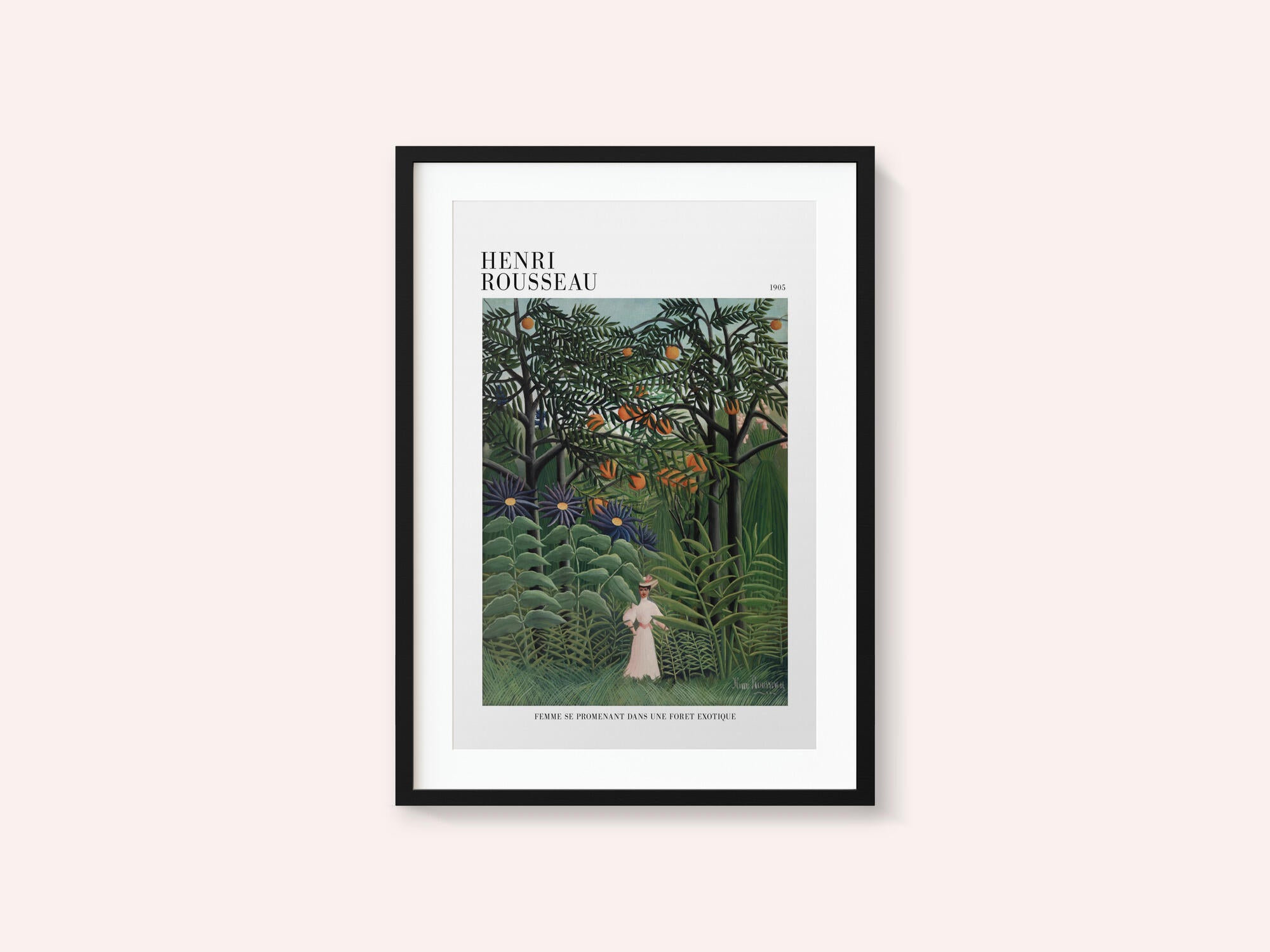 Femme Se Promenant Dans Une Foret Exotique