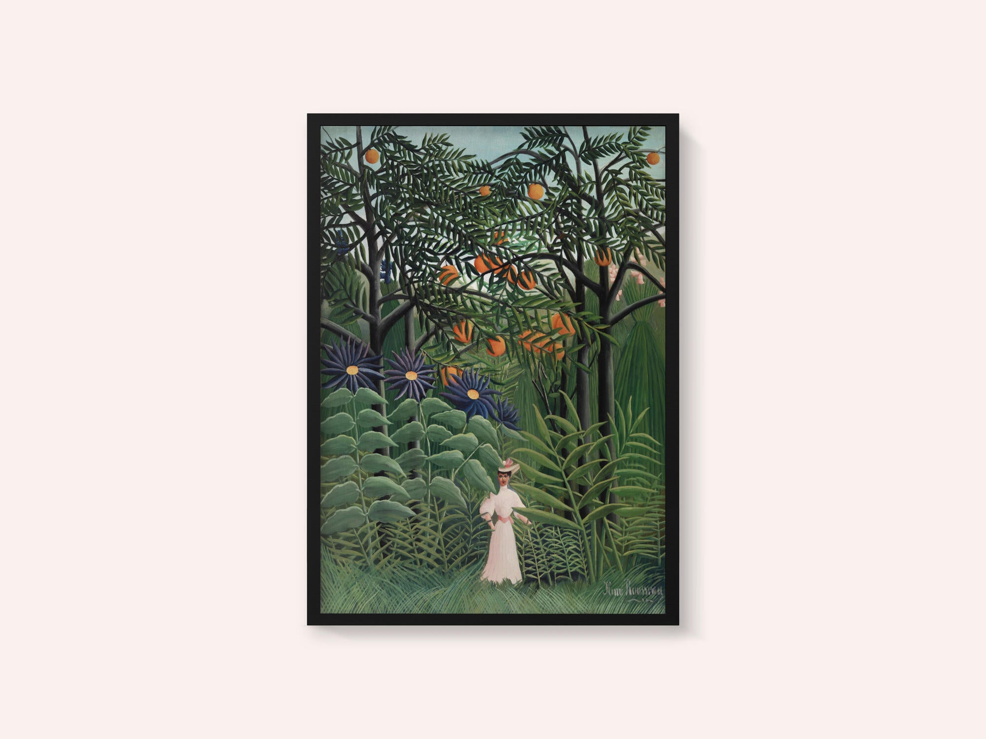 Femme Se Promenant Dans Une Foret Exotique