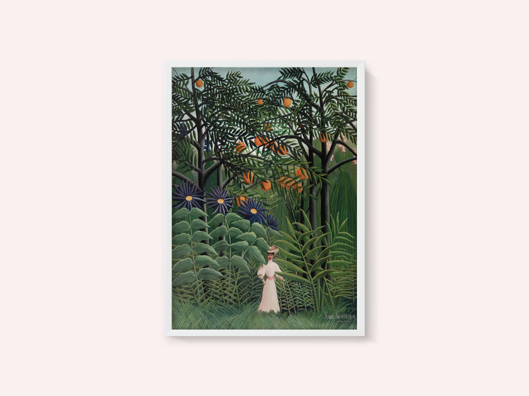 Femme Se Promenant Dans Une Foret Exotique