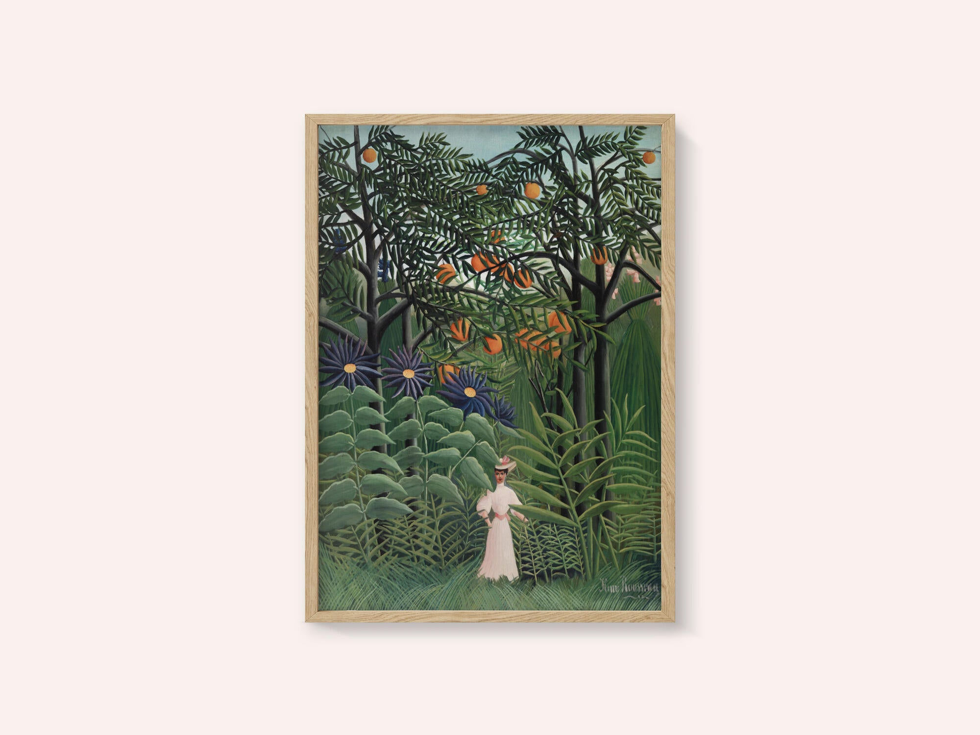 Femme Se Promenant Dans Une Foret Exotique