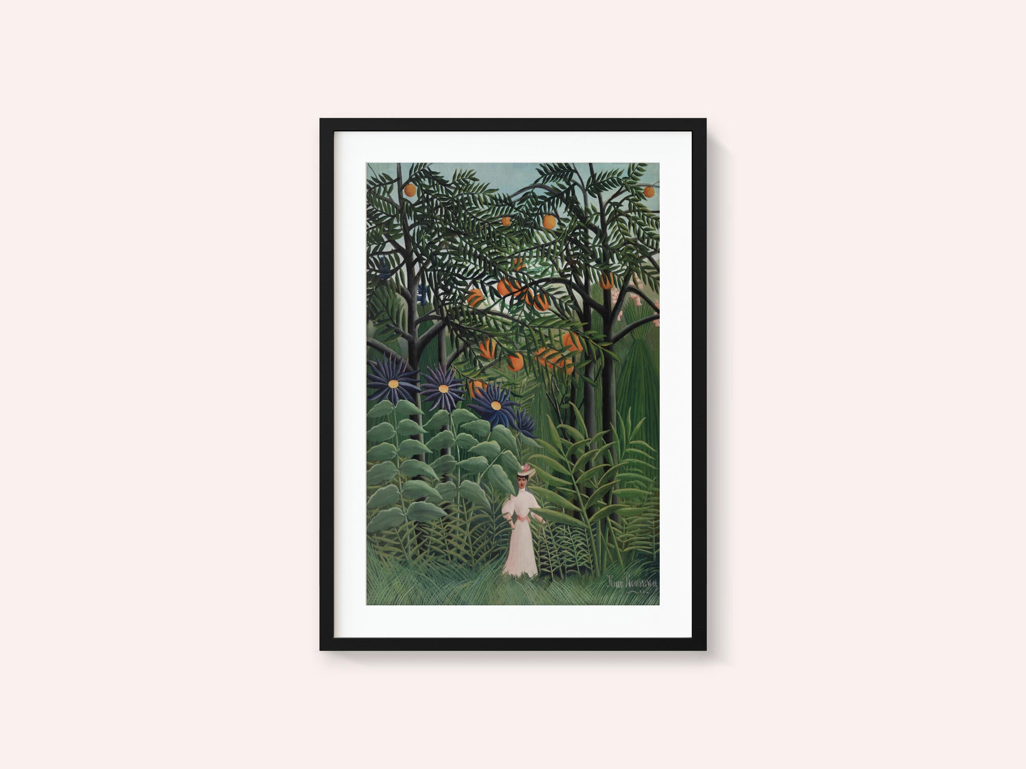 Femme Se Promenant Dans Une Foret Exotique