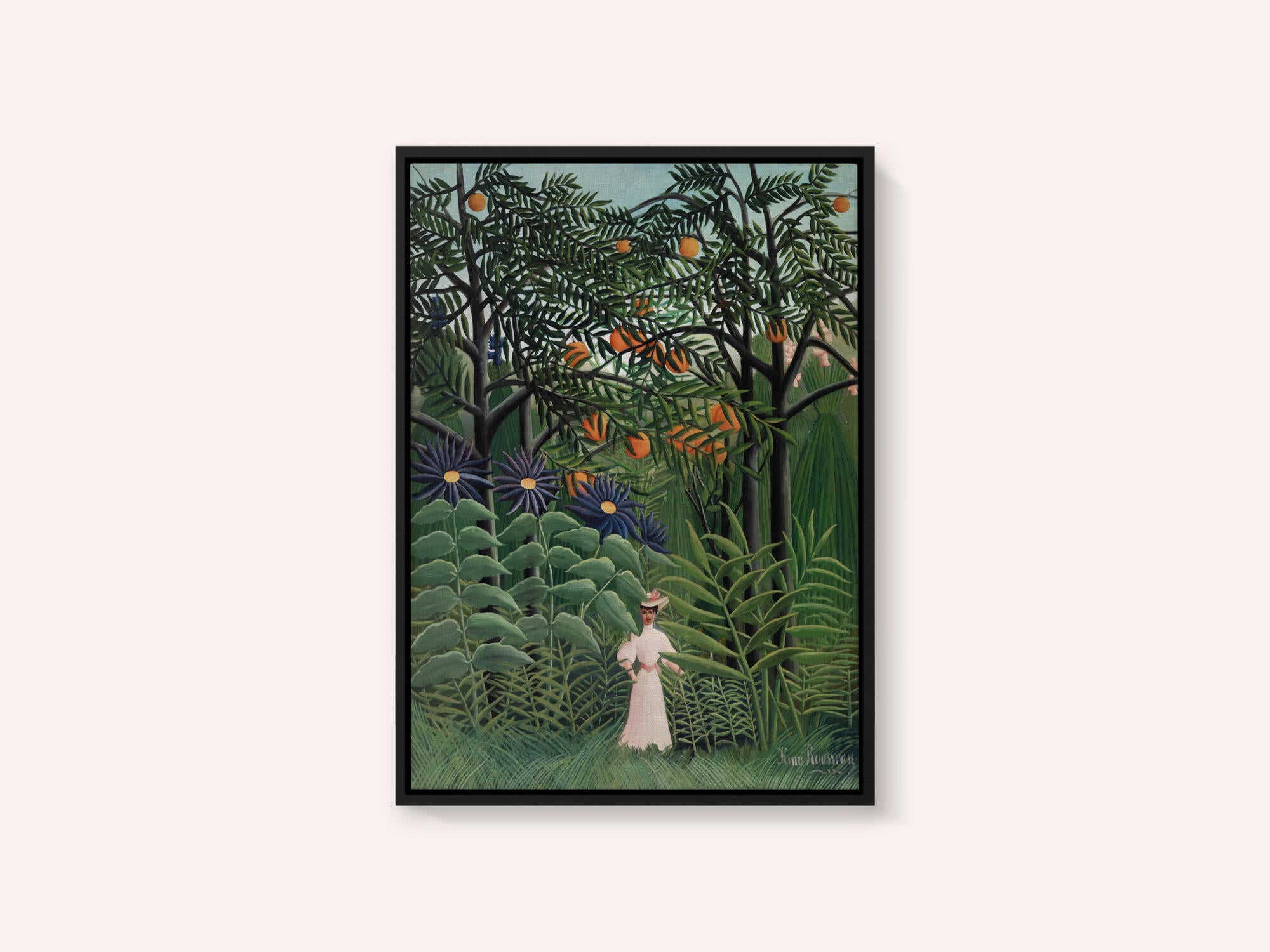 Femme Se Promenant Dans Une Foret Exotique