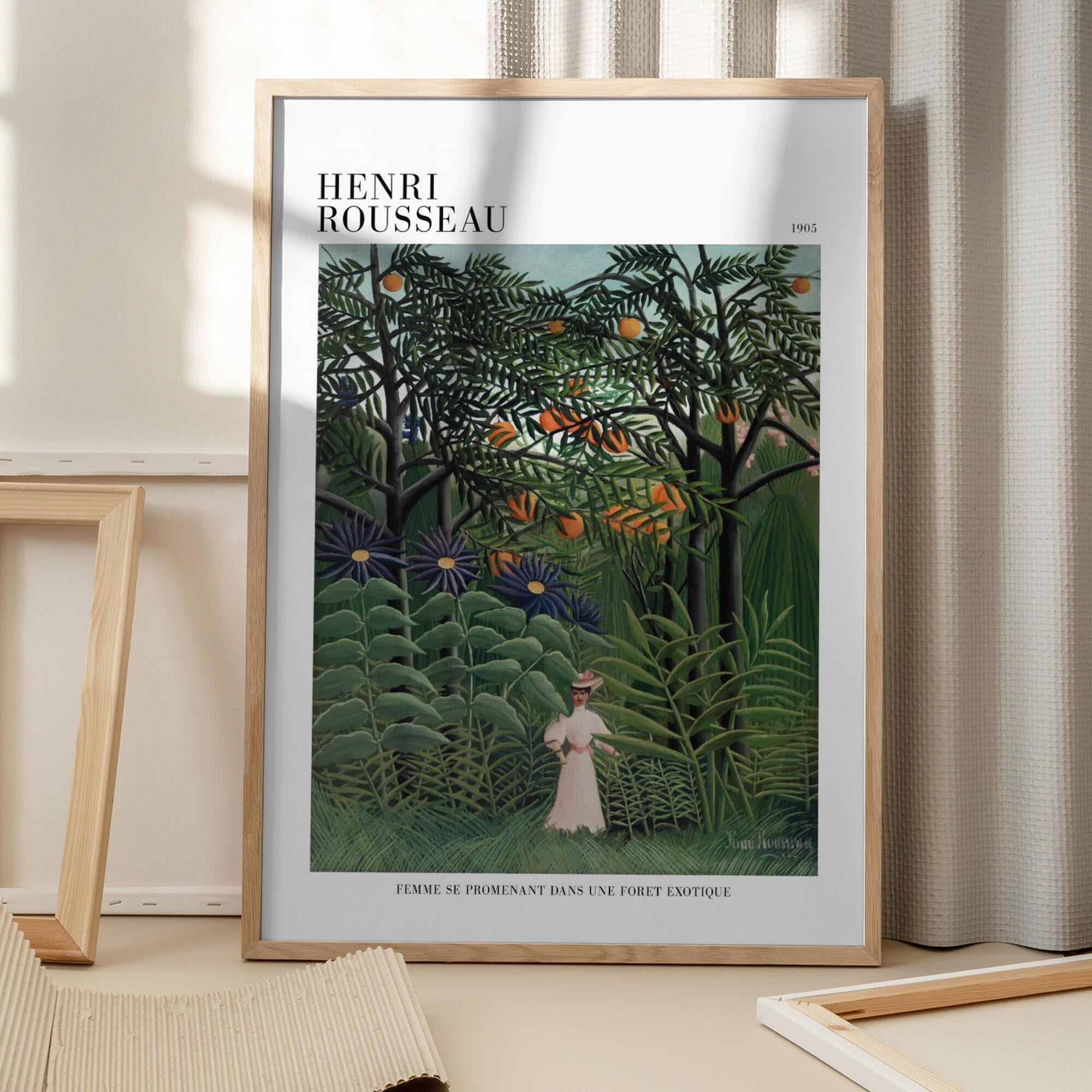 Femme Se Promenant Dans Une Foret Exotique