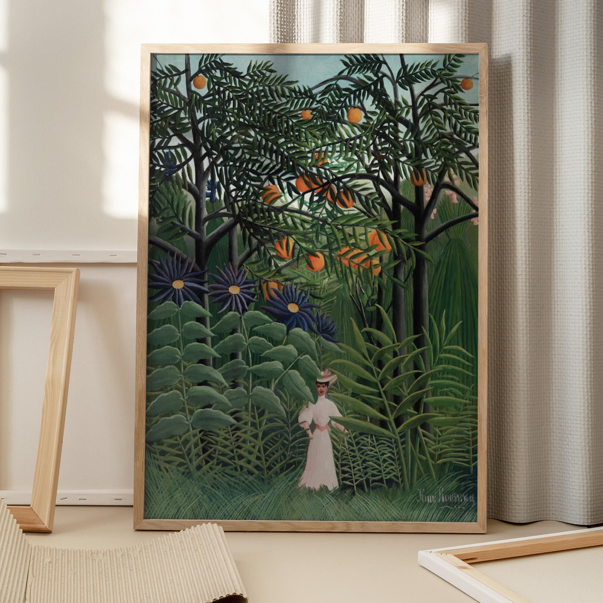 Femme Se Promenant Dans Une Foret Exotique