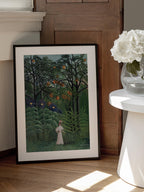 Femme Se Promenant Dans Une Foret Exotique