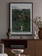 Femme Se Promenant Dans Une Foret Exotique