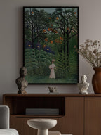 Femme Se Promenant Dans Une Foret Exotique