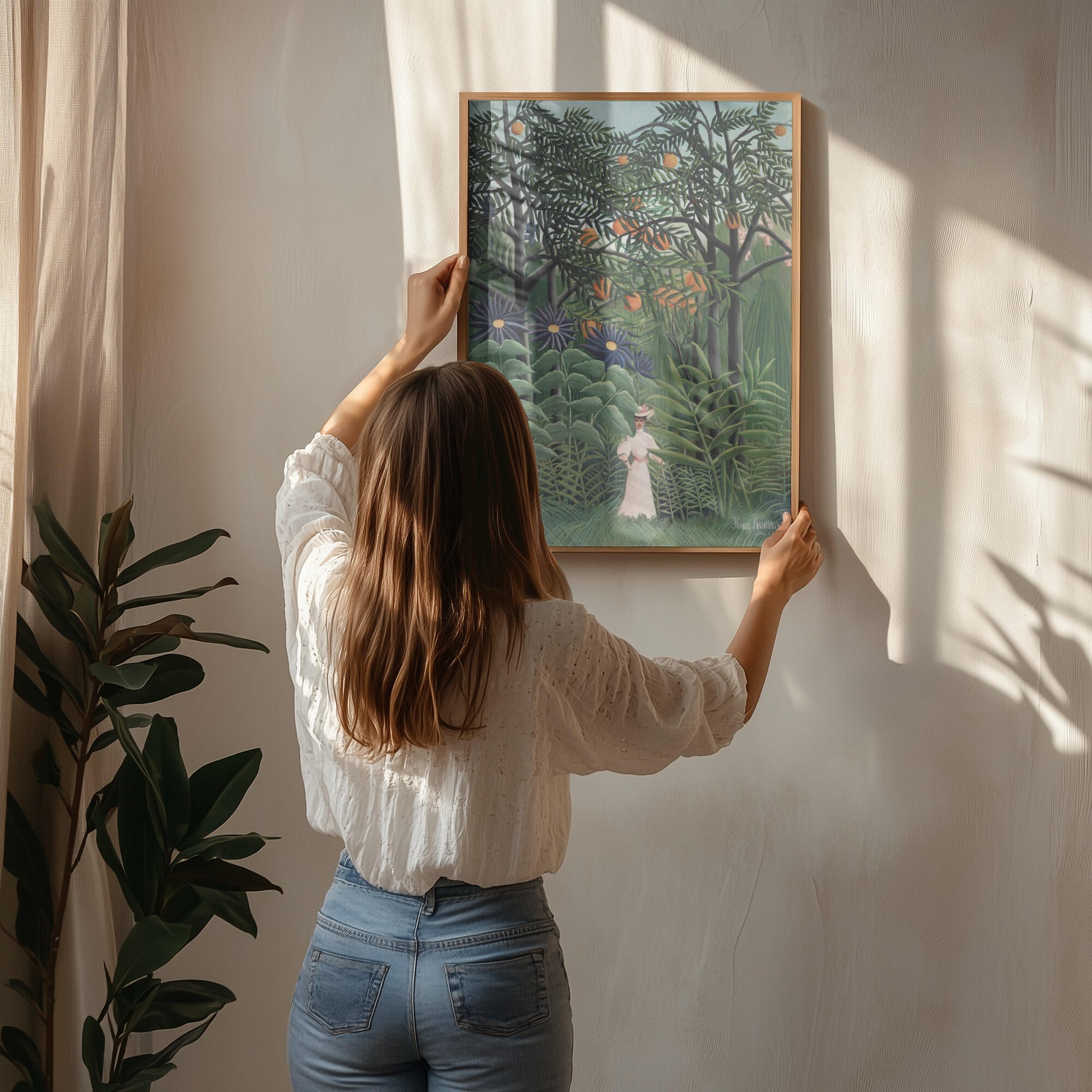 Femme Se Promenant Dans Une Foret Exotique